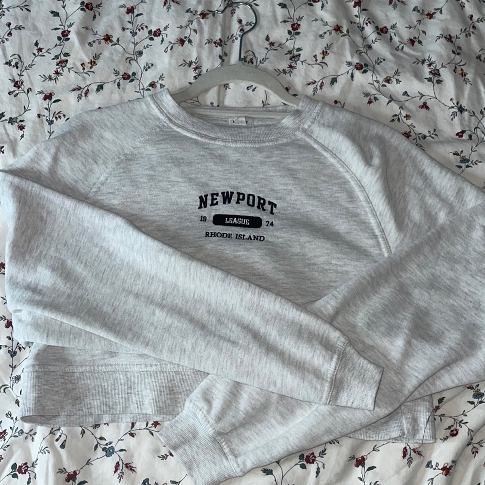Gray cropped crewneck from Garage